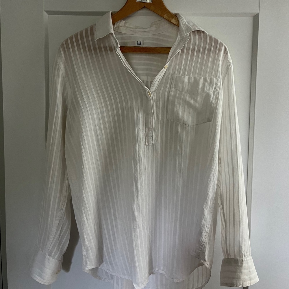 Gap cotton white on white stripe popover shirt